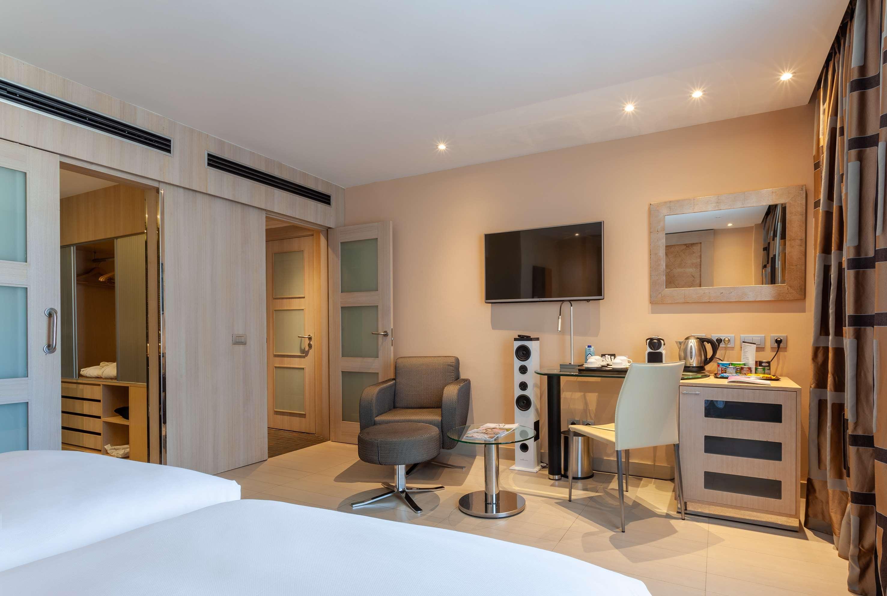 The Level At Melia Sevilla Bagian luar foto