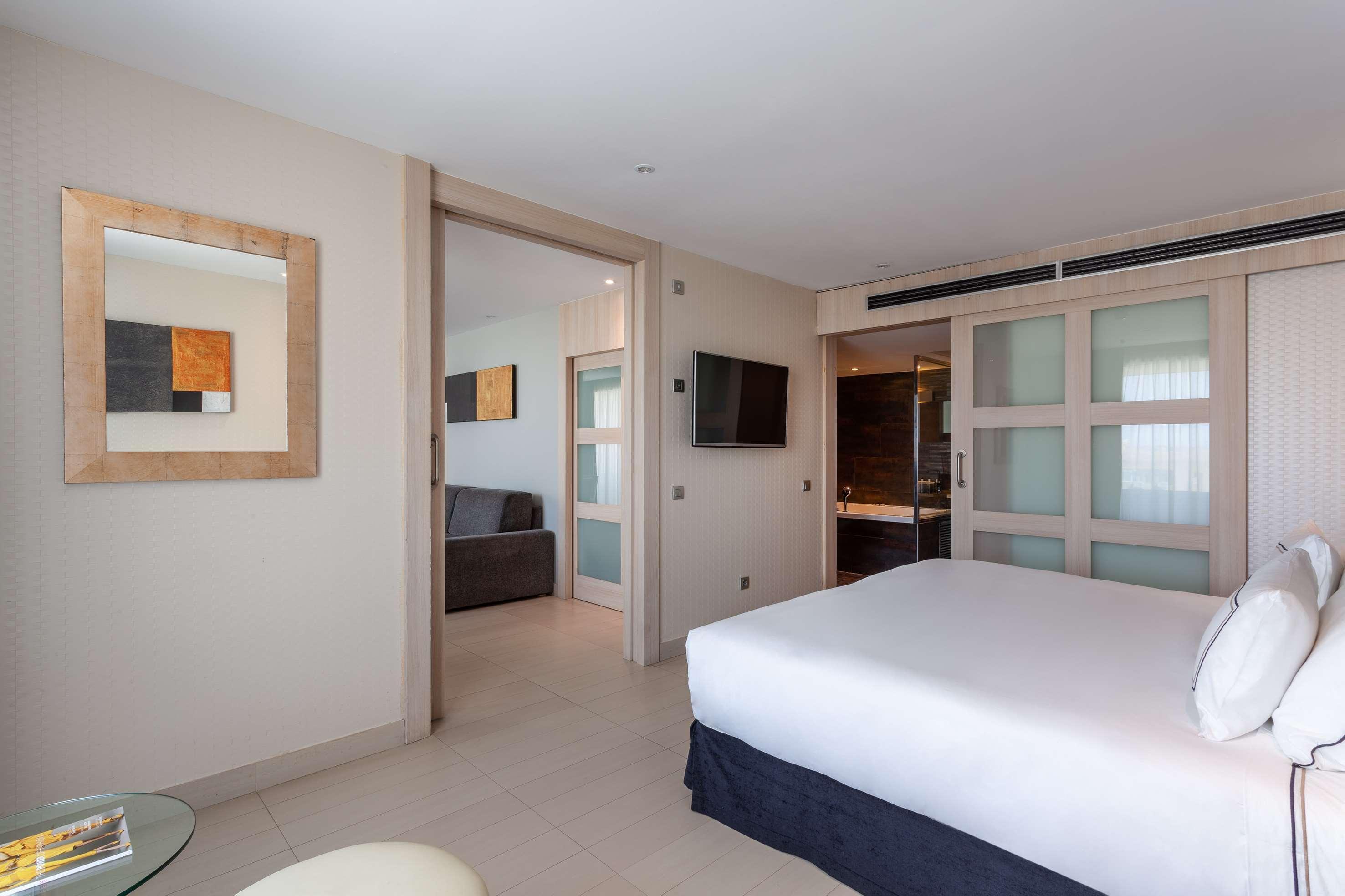 The Level At Melia Sevilla Bagian luar foto