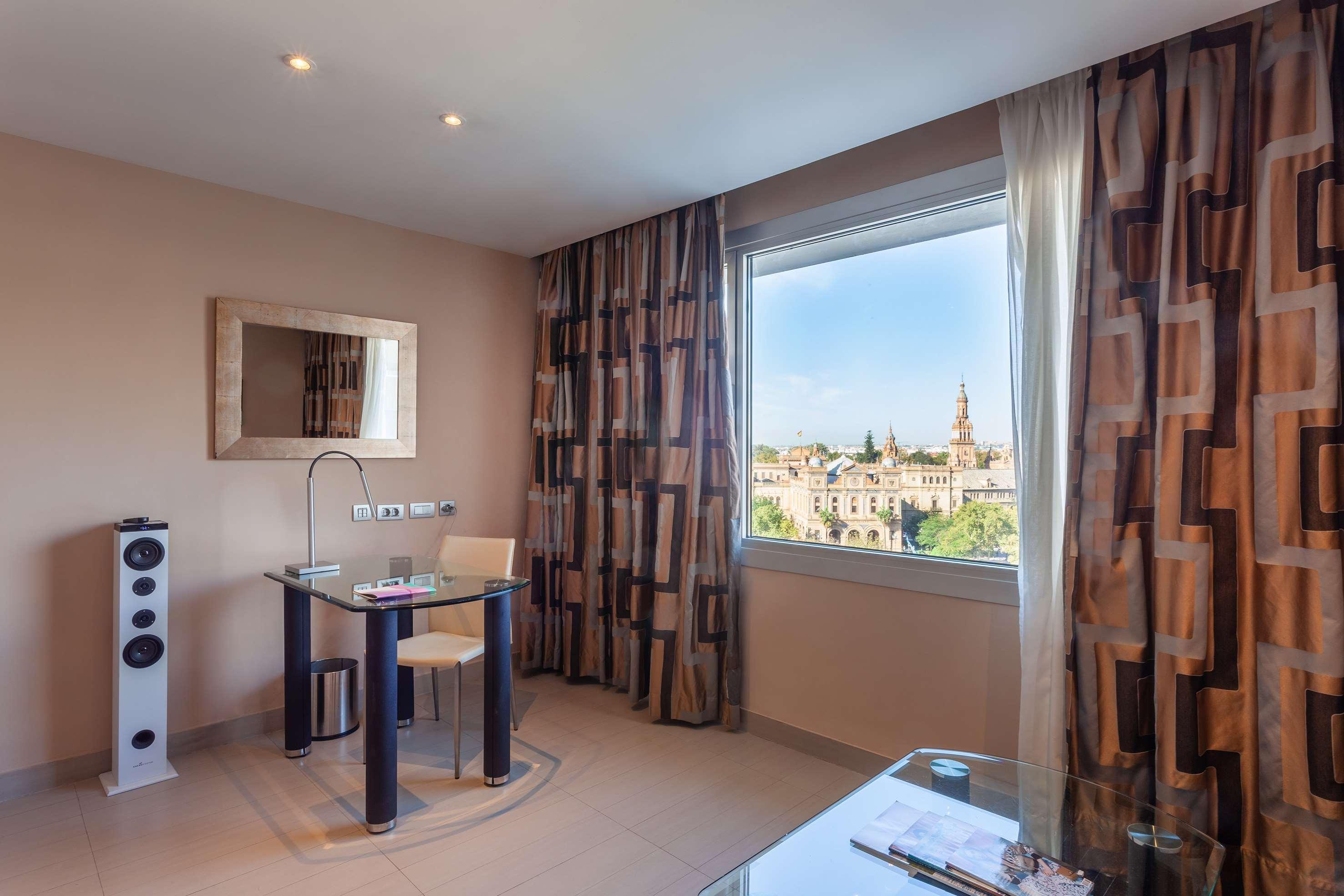 The Level At Melia Sevilla Bagian luar foto