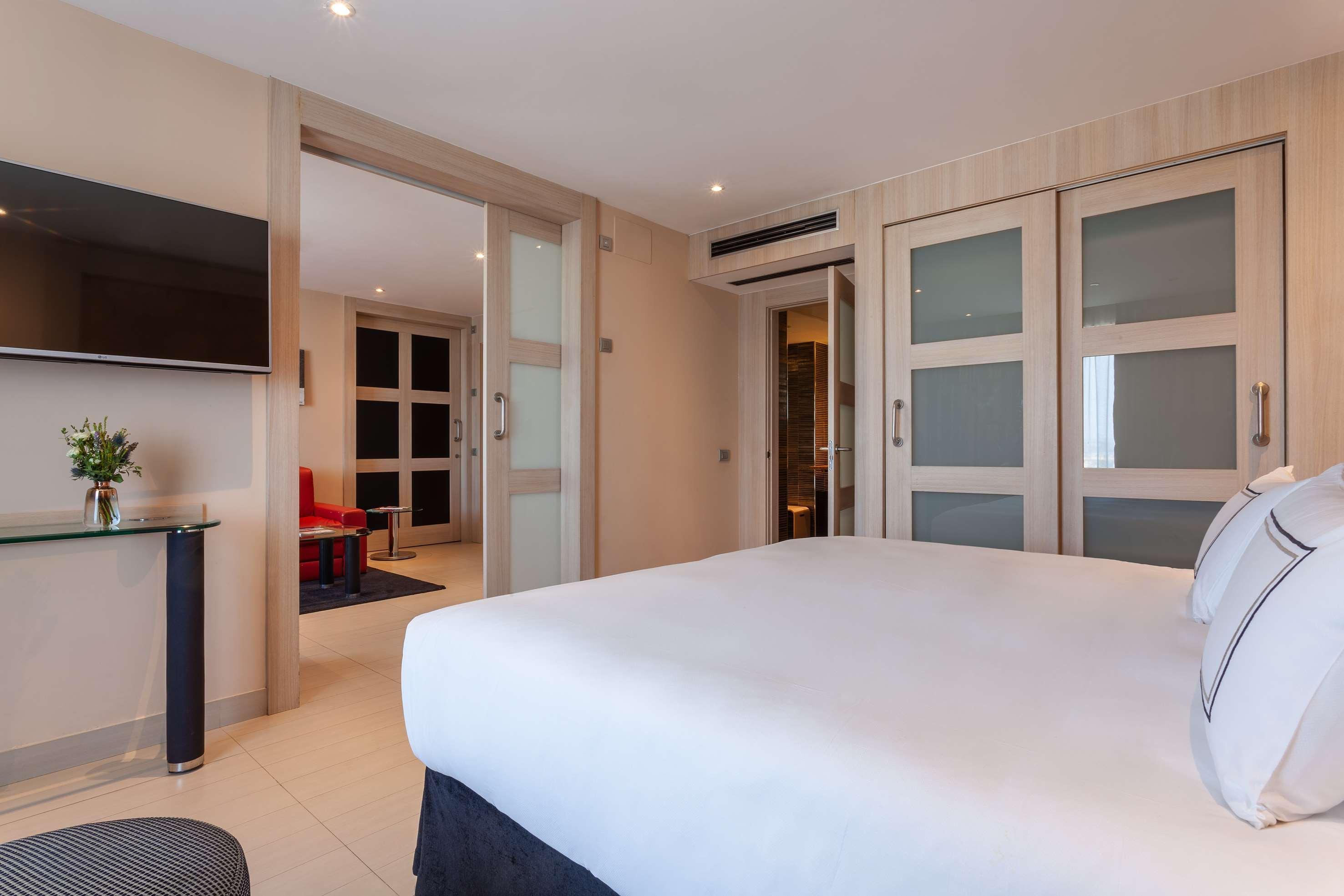 The Level At Melia Sevilla Bagian luar foto
